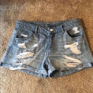 H&M light wash denim shorts